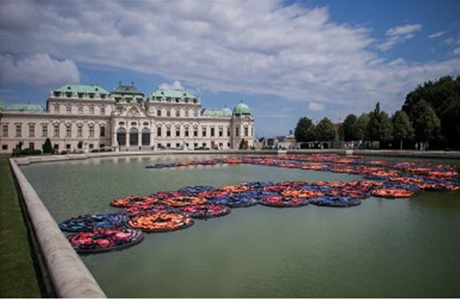 Σωσίβια για τους πρόσφυγες σε πάρκο στη Βιέννη